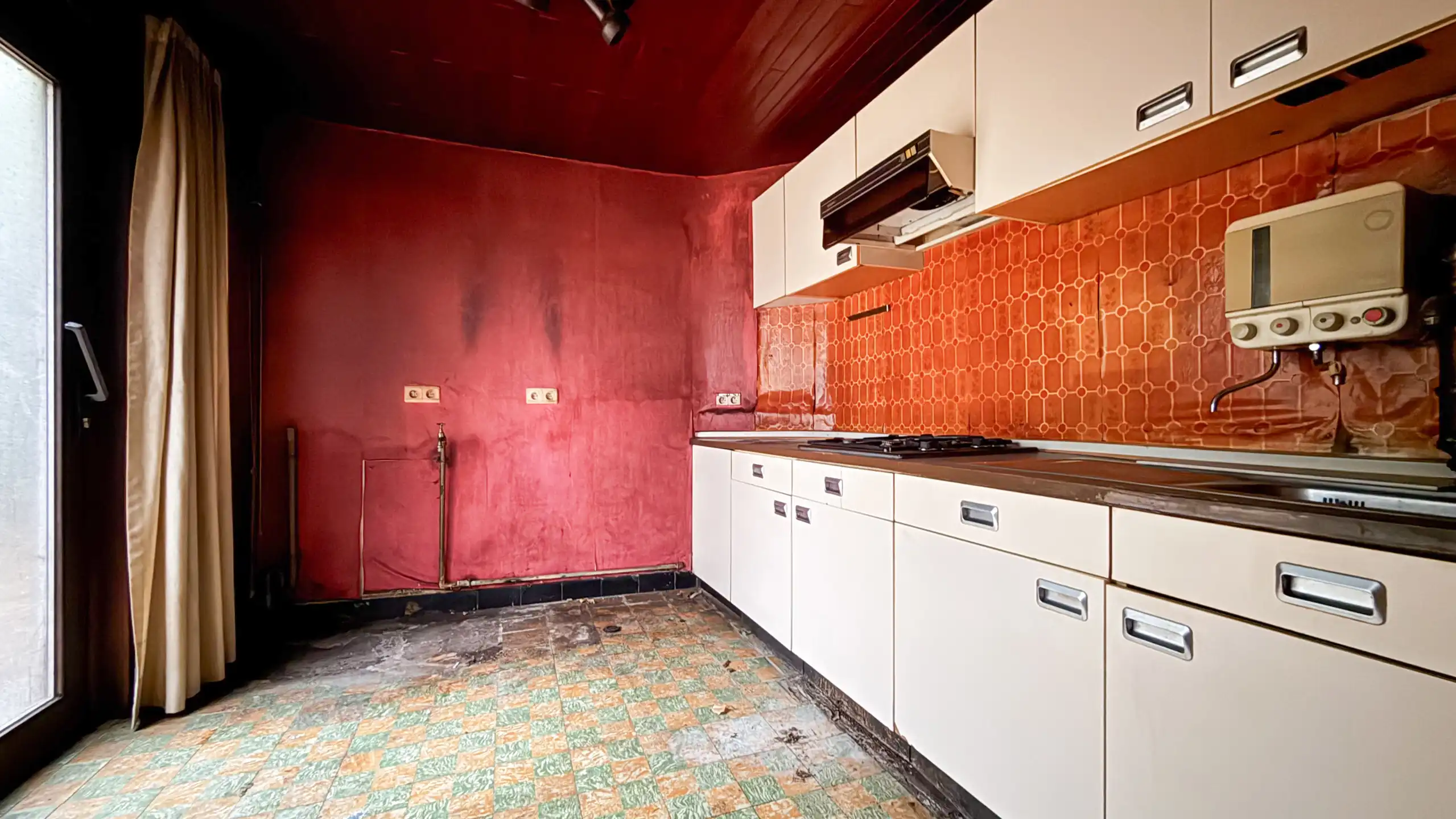 Te renoveren woning met potentieel op rustige ligging foto 6