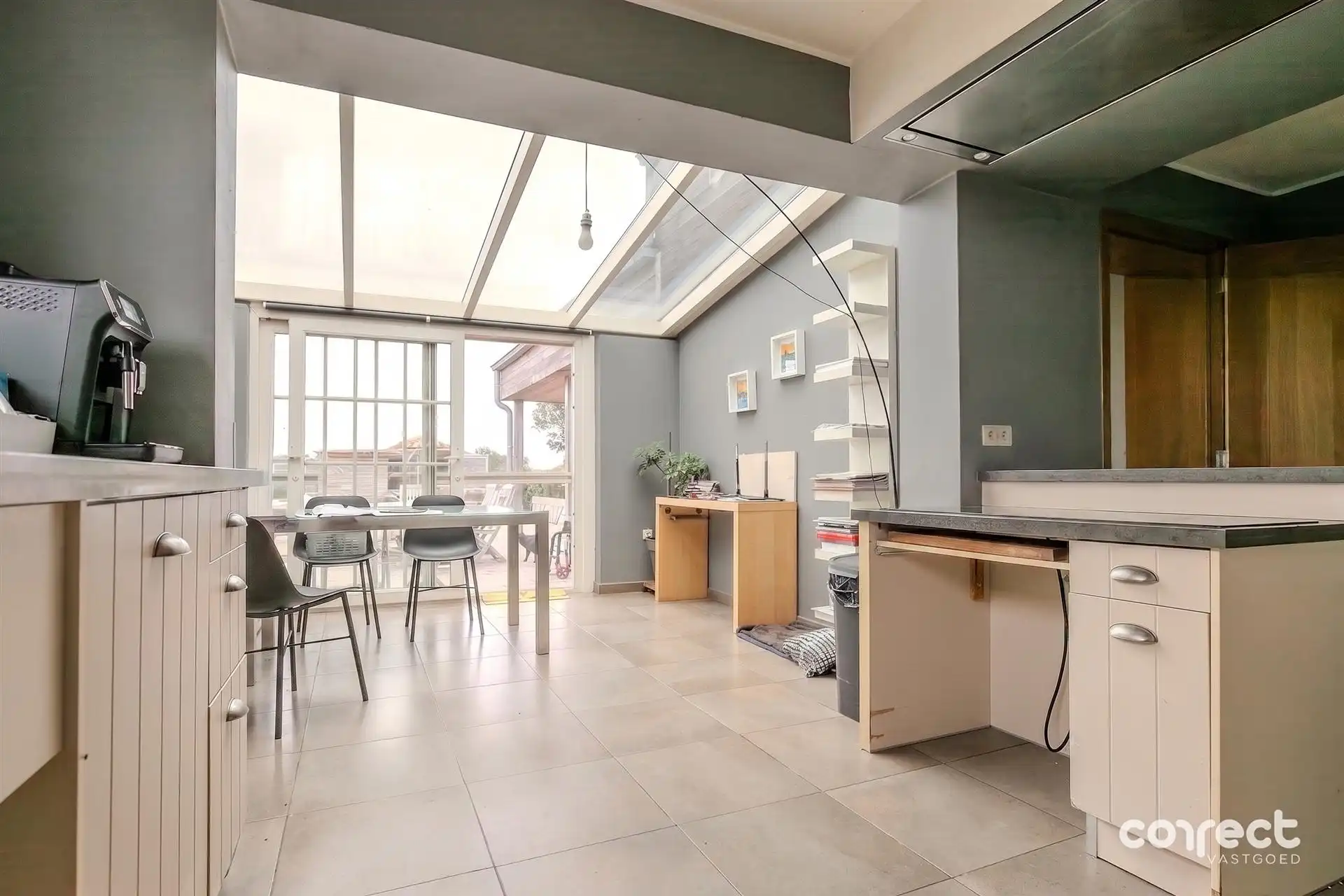 Landelijk gelegen woning op ruim perceel nabij de kust. foto 4
