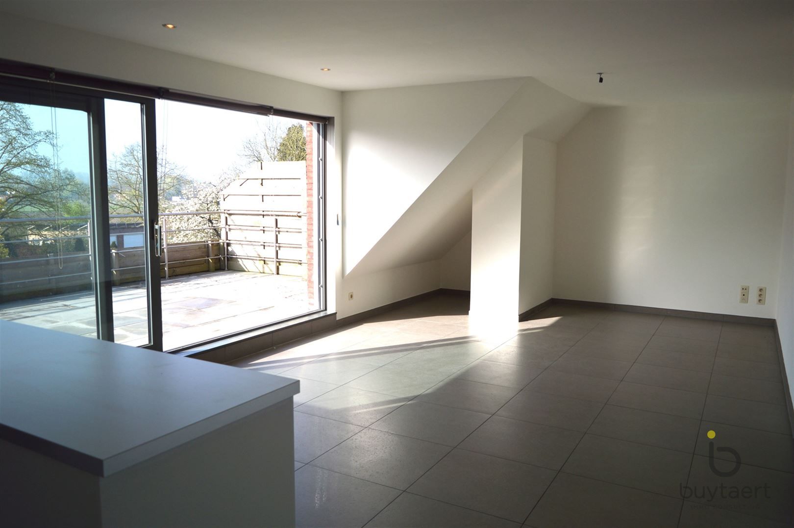 Appartement met één slaapkamer en prachtig terras met autoplaats. foto 10