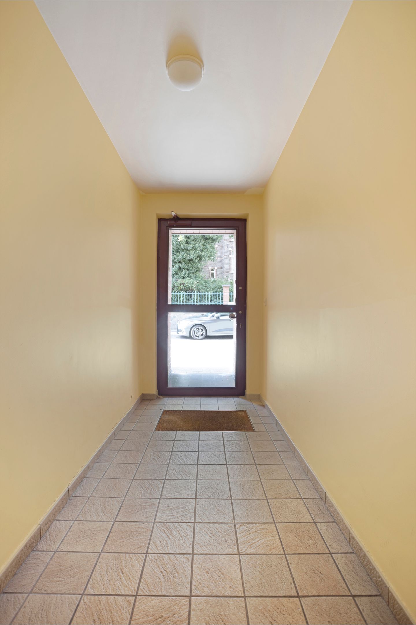 Gelijkvloers appartement in kleine residentie foto 4