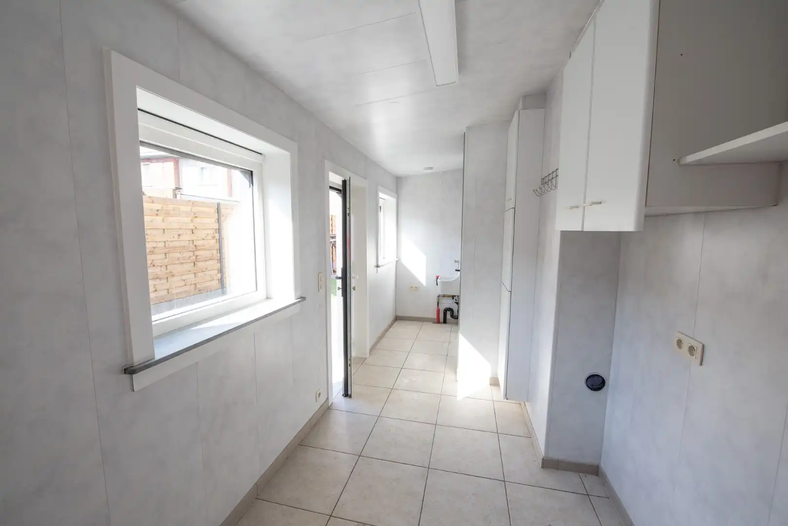 Charmante en gerenoveerde woning te Deinze! foto 13