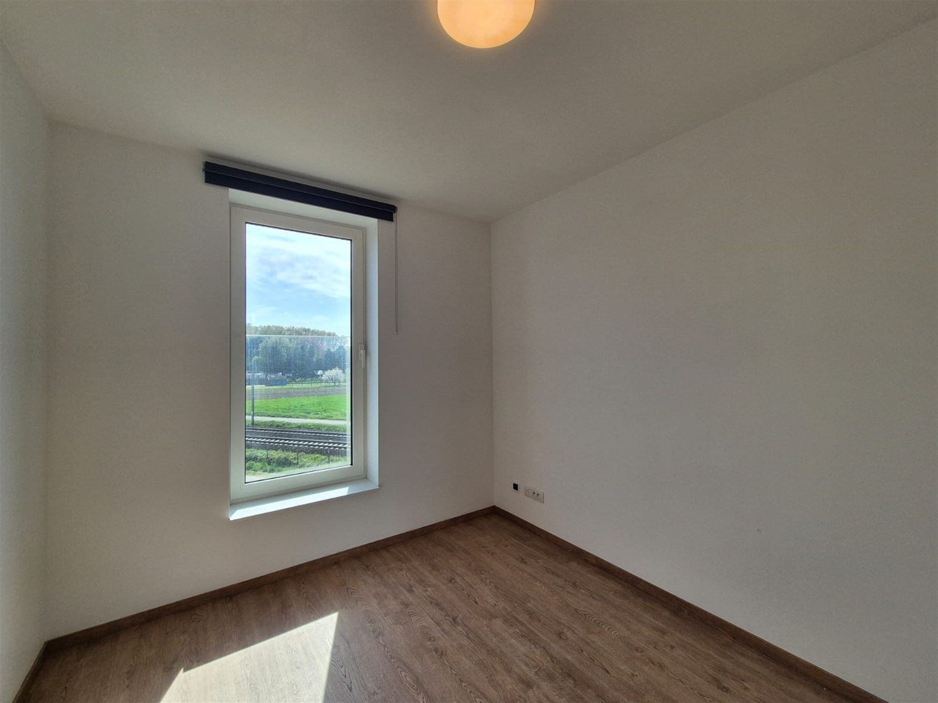 Lichtrijk nieuwbouw appartement met terras en staanplaats. foto 13