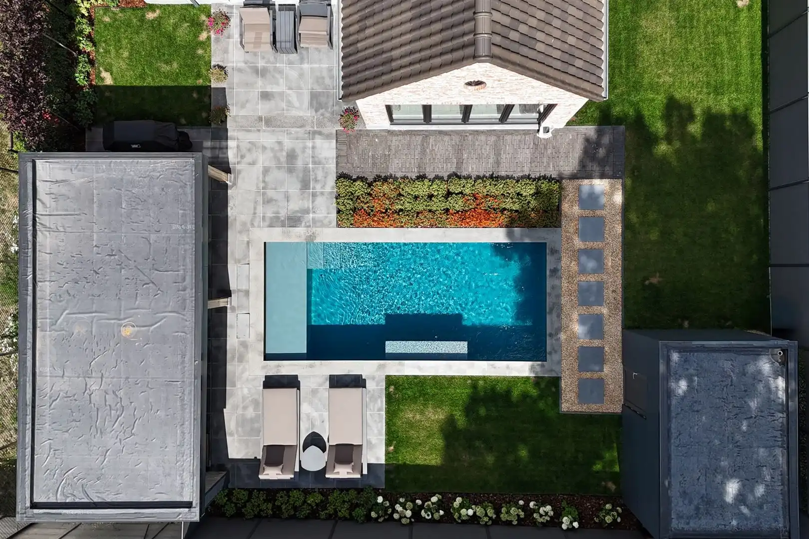 Prachtige woning met tuin en zwembad. foto 21