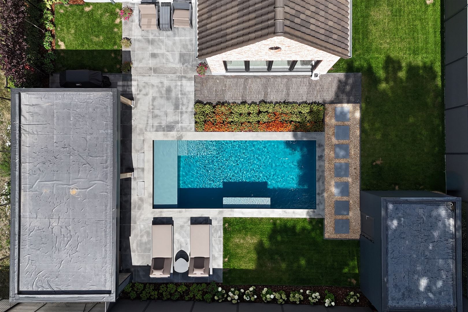 Prachtige woning met tuin en zwembad. foto 21