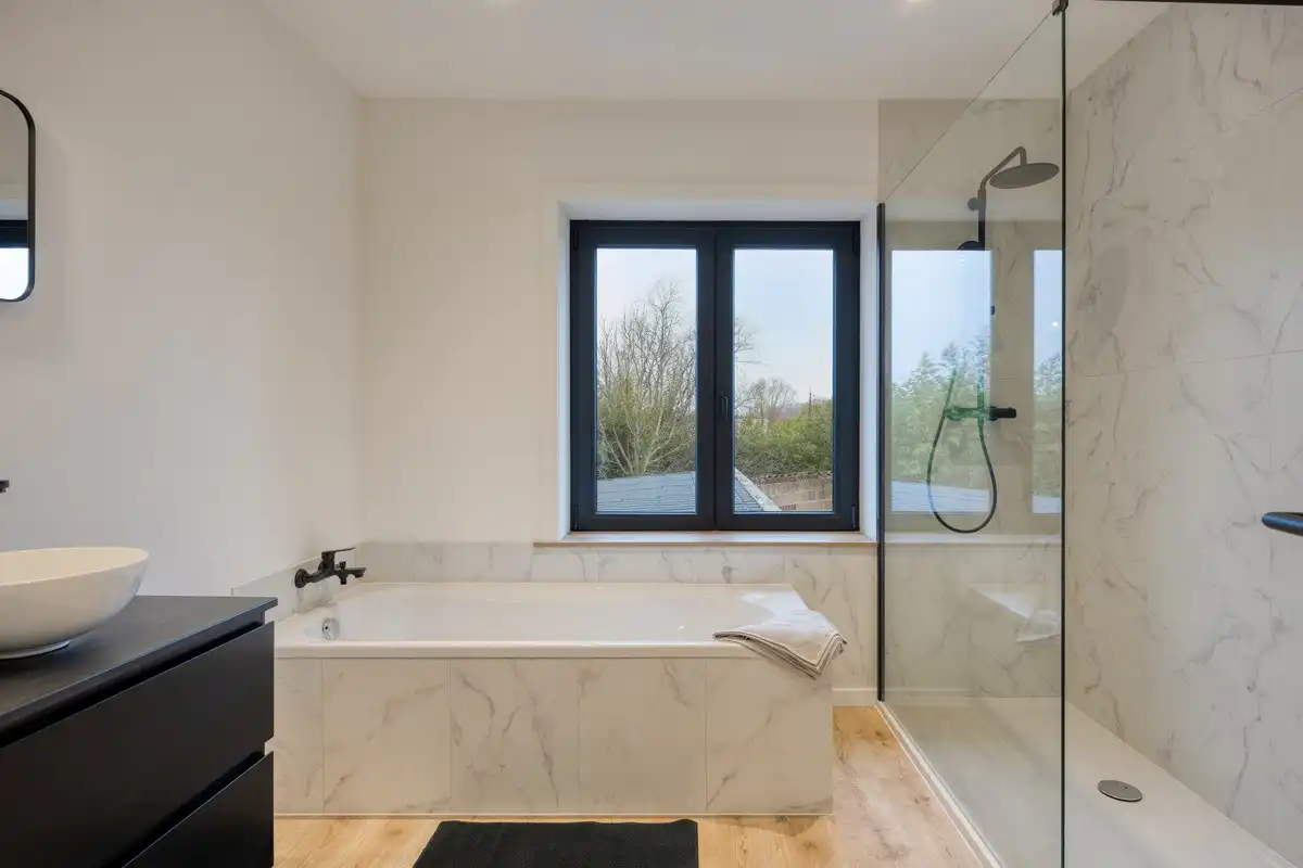 Energiezuinige, volledig gerenoveerde woning met 3 slaapkamers in Ninove foto 12