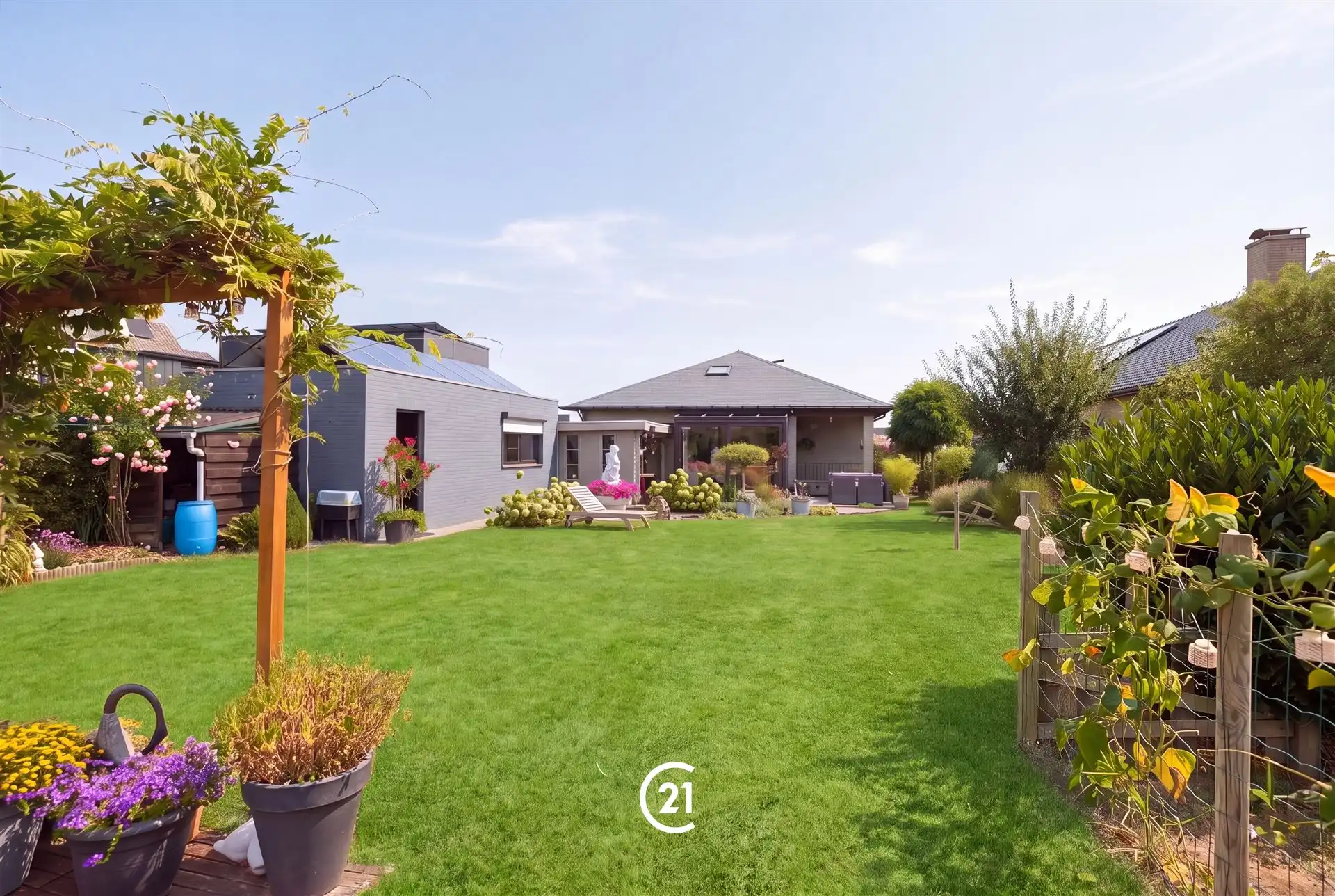 Instapklare woning met garage en prachtig groen uitzicht foto 10