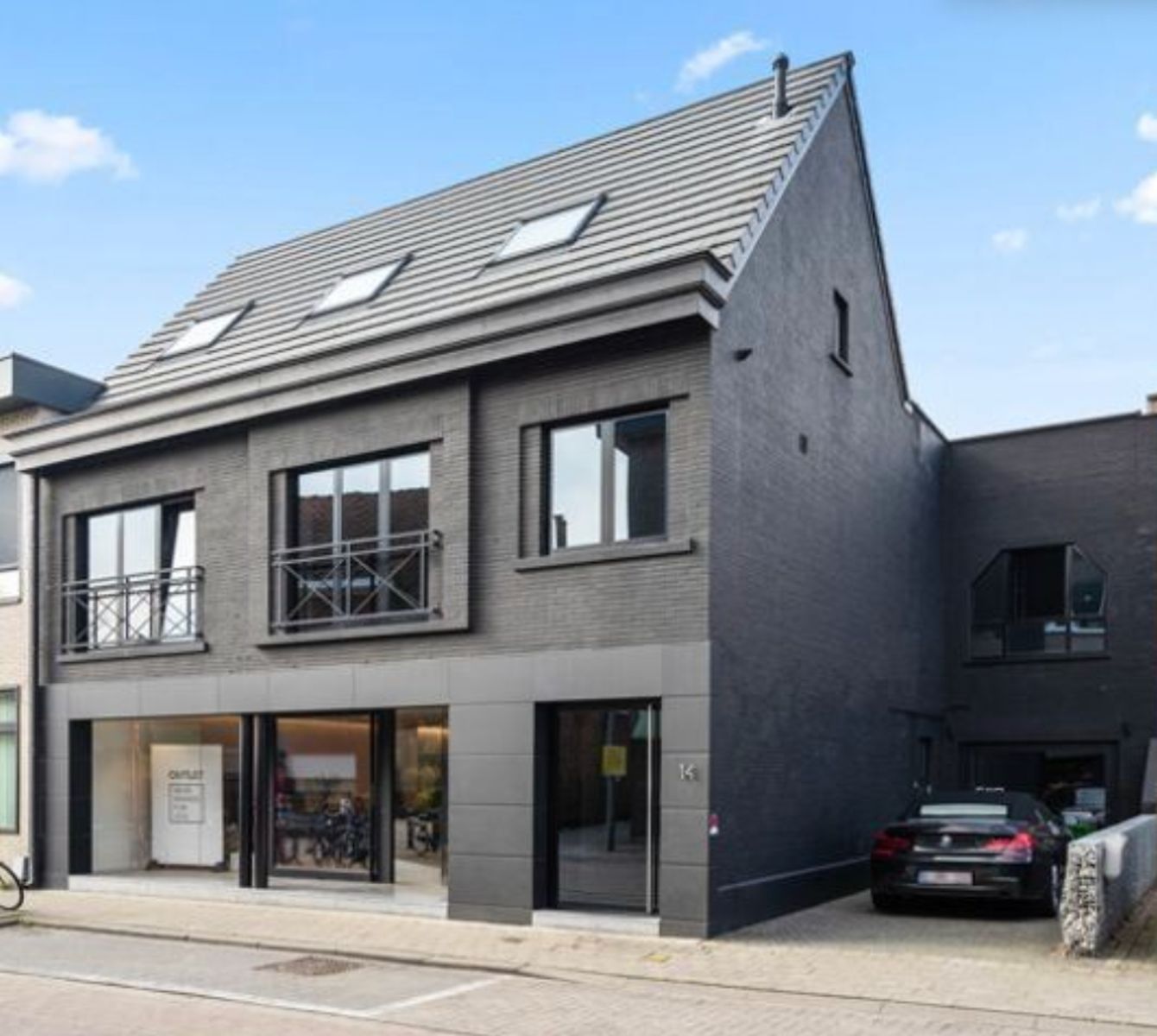 Centraal gelegen handelszaak in harte Sint-Katelijne-Waver! foto {{pictureIndex}}