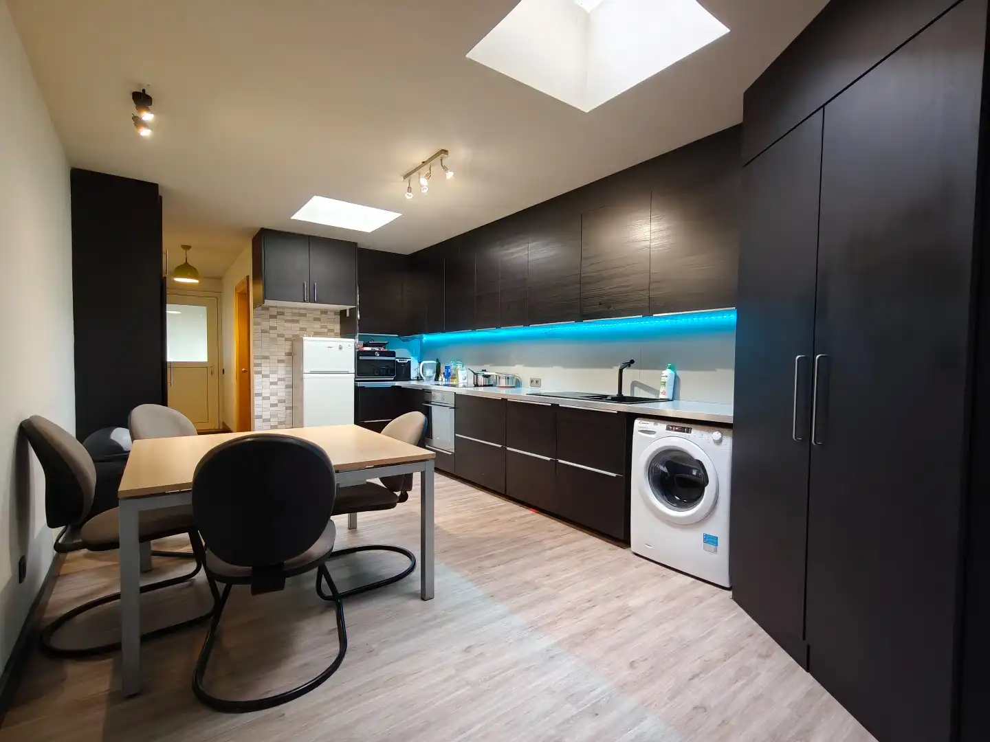 Woning met tuin en zonnepanelen te Lokeren foto 3