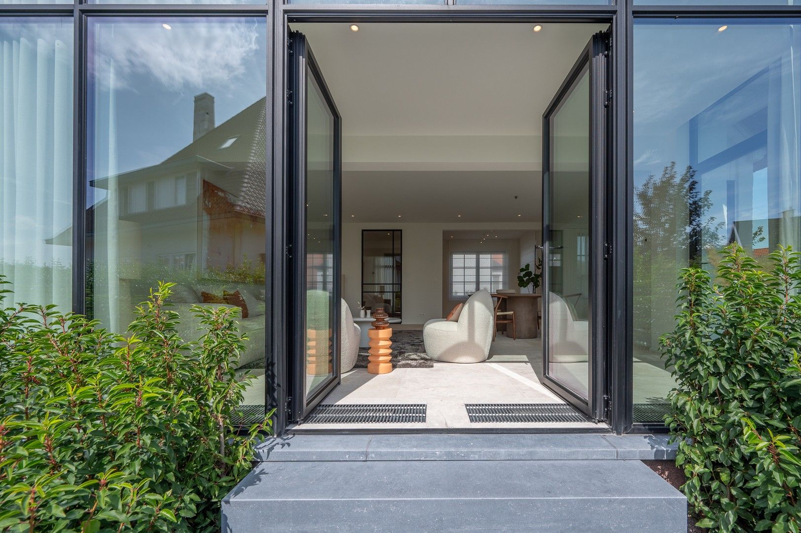 Volledig gerenoveerde villa gelegen op een rustige ligging, nabij het strand en het Zegemeer. foto 10