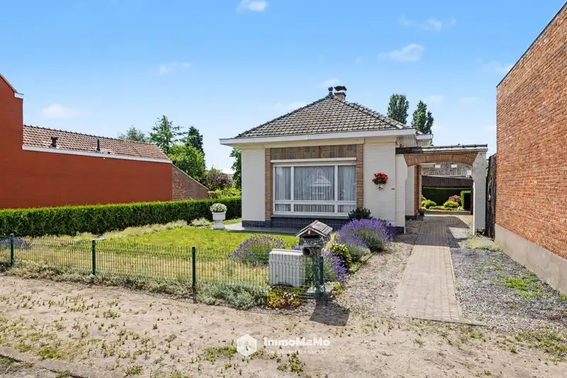 Hoofdfoto van de publicatie: TE RENOVEREN WONING MET CARPORT & TUIN IN WACHTEBEKE (LOCHRISTI)