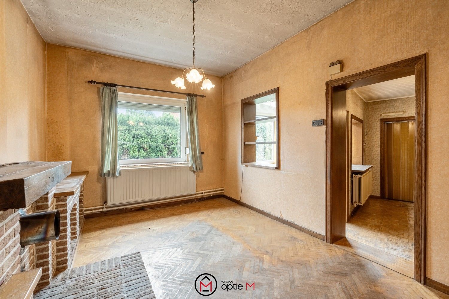 Te renoveren woning met zicht op uitgestrekte velden foto 7