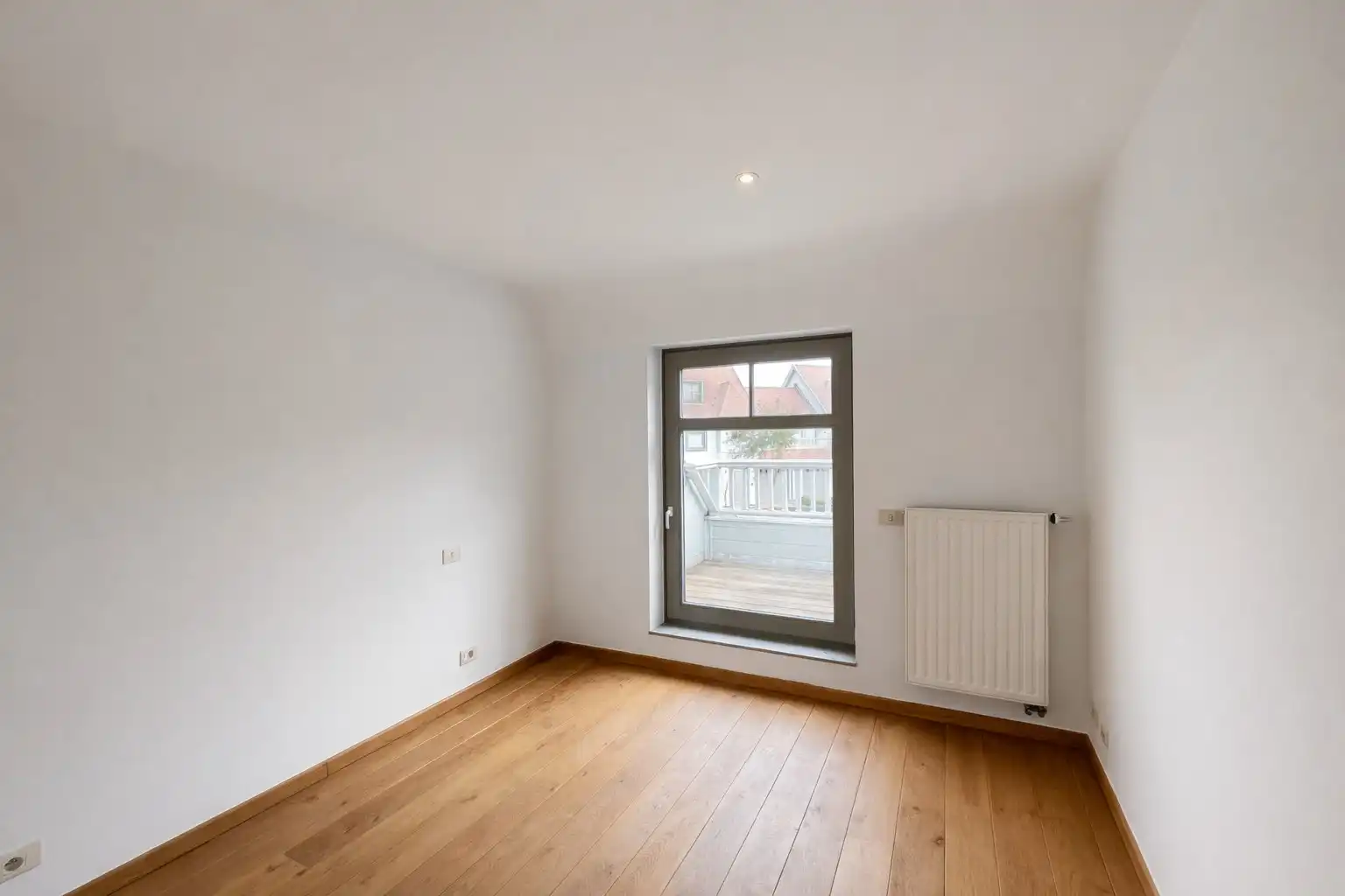 Grote woning met tuin en garage te Knokke foto 11