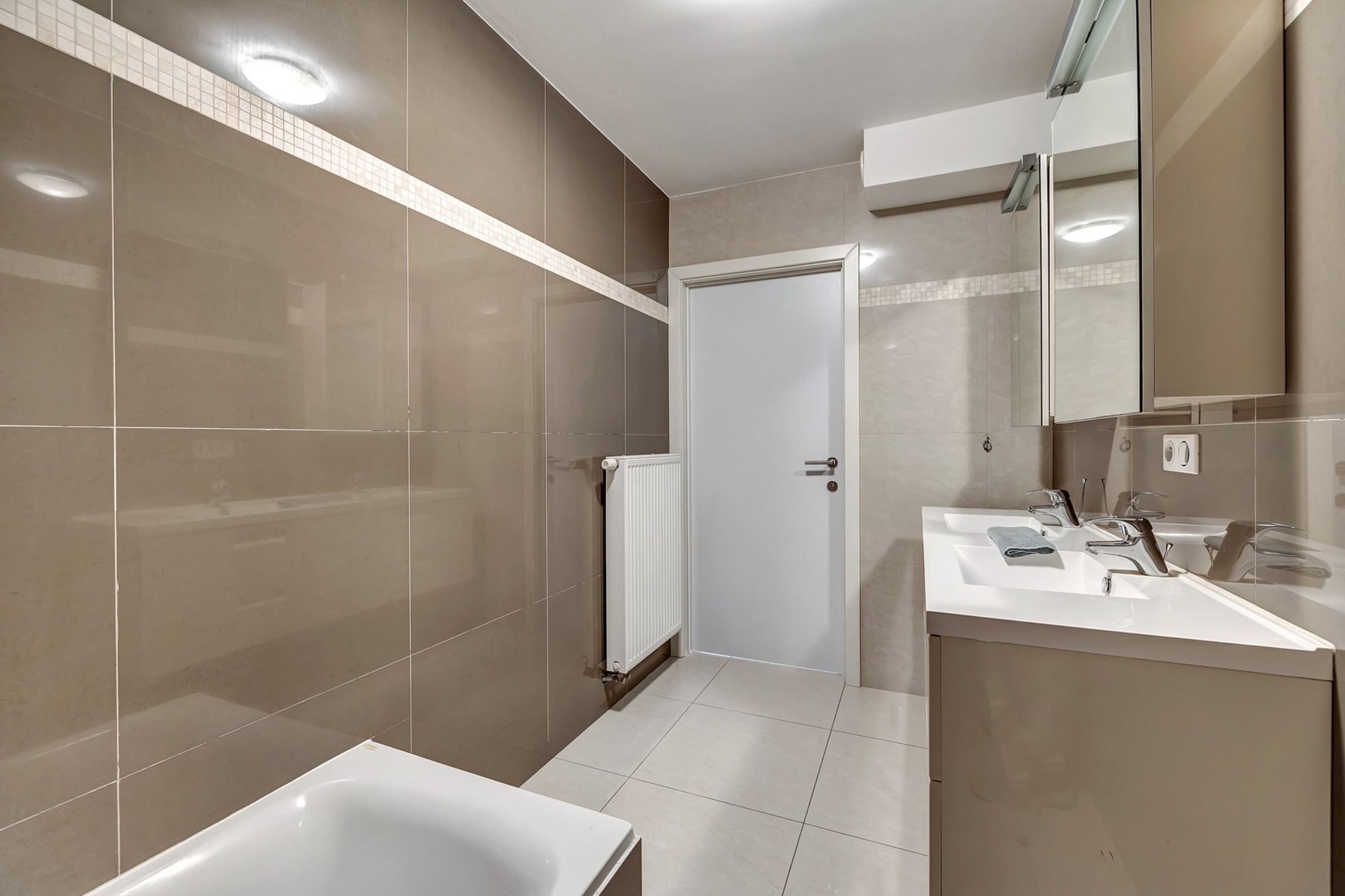 Instapklaar appartement met garage en ruime kelderberging foto 14