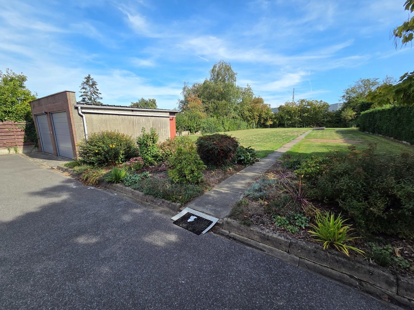 Uitzonderlijk ruim appartement met 4 slaapkamers, bureau en dubbele garage foto {{pictureIndex}}