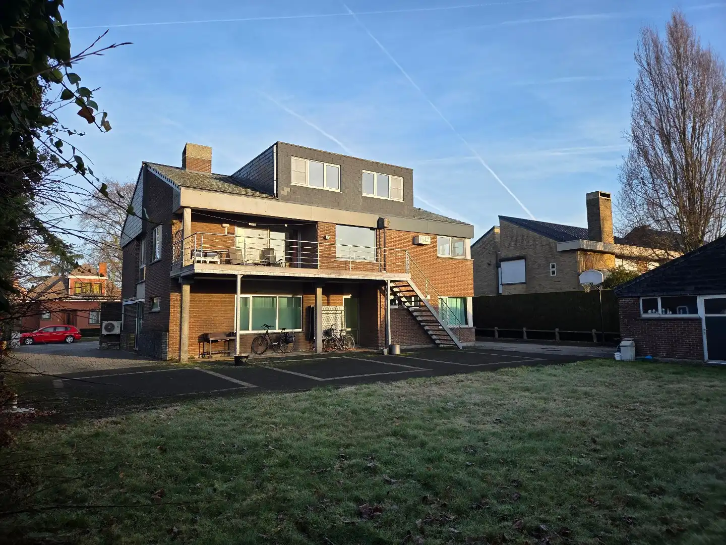 Hoofdfoto van de publicatie: Ruim appartement met kantoorruimte in dorpskern Kampenhout