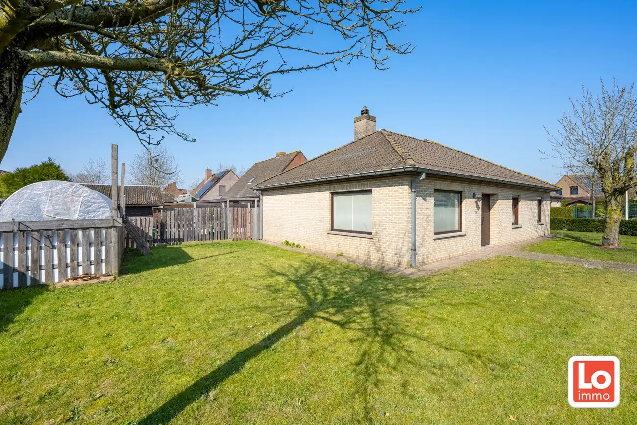 Gelijkvloerse open woning met dubbele inpandige garage en zonnige tuin op een toplocatie nabij het centrum van Lochristi! foto 17