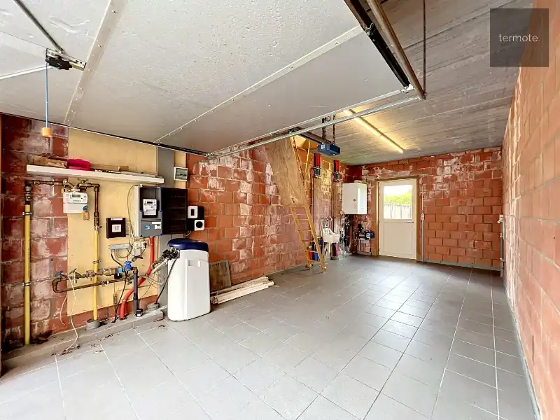 Ruime halfopen woning foto 29