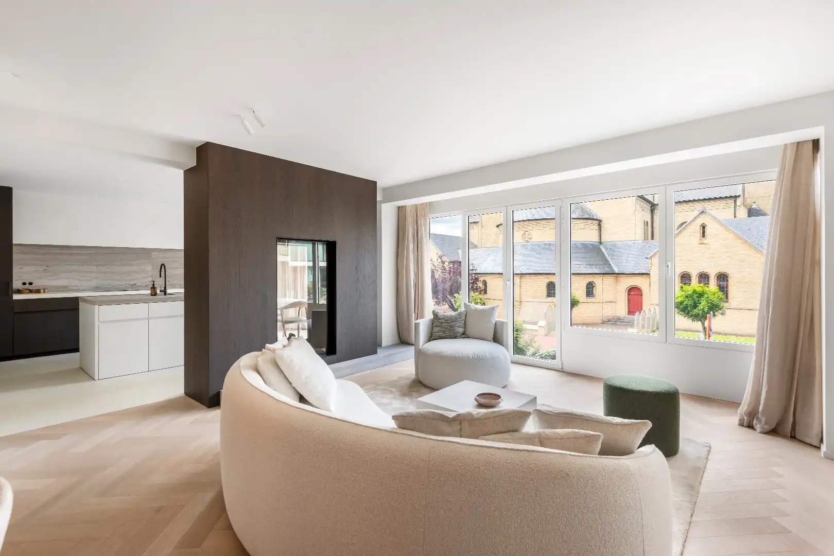 Hoogstaand afgewerkt appartement  met open zicht gelegen vlakbij de Dumortierlaan en op een steenworp van de Zeedijk.   foto 2