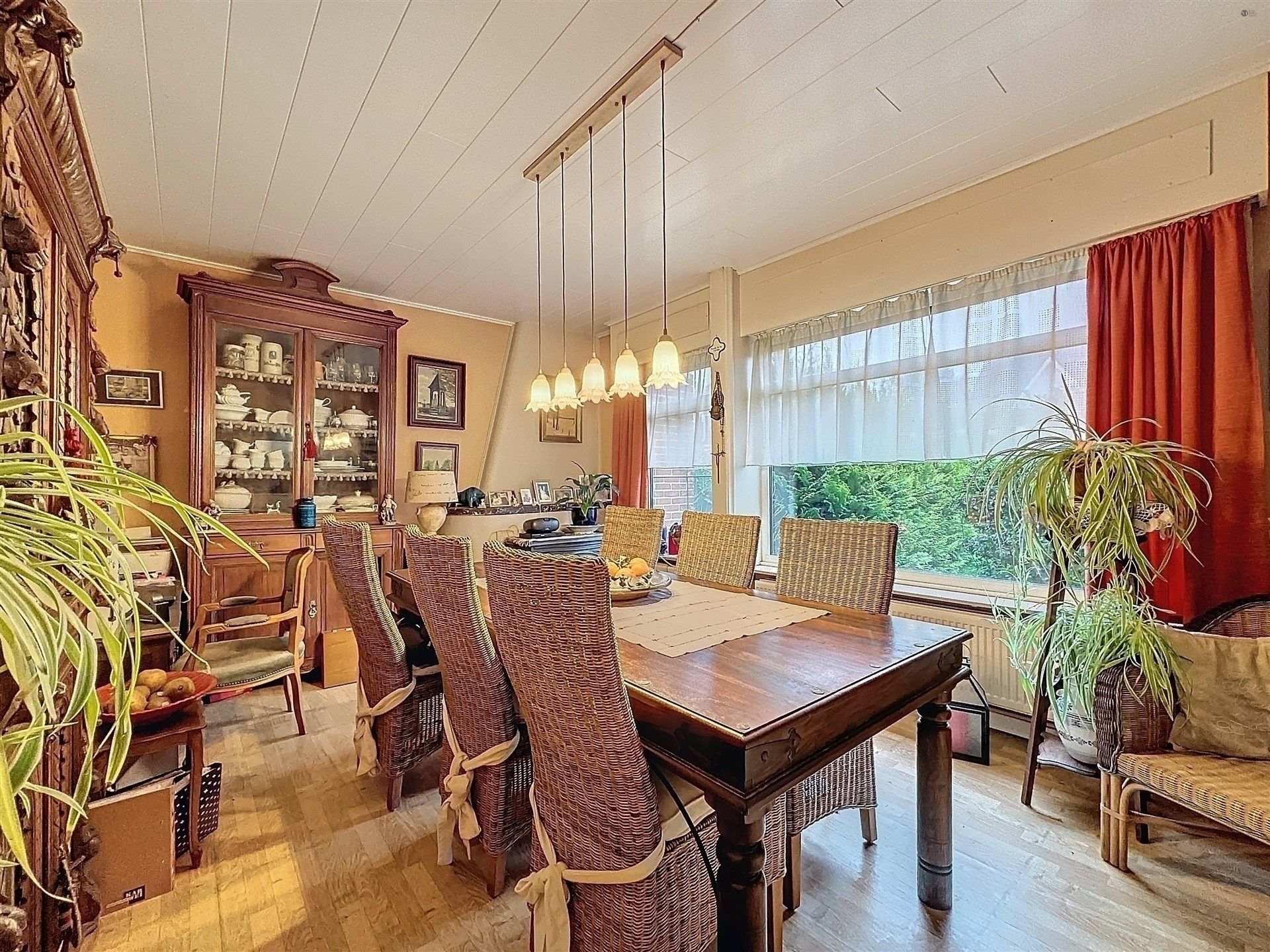 Charmante woning met garage op perceel van 522m² foto 3