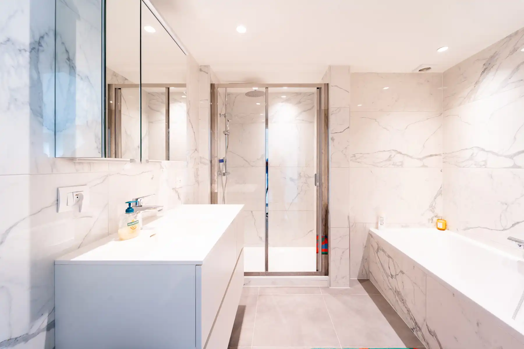 Ruim en lichtrijk 2-slpk appartement op het Zuid foto 6