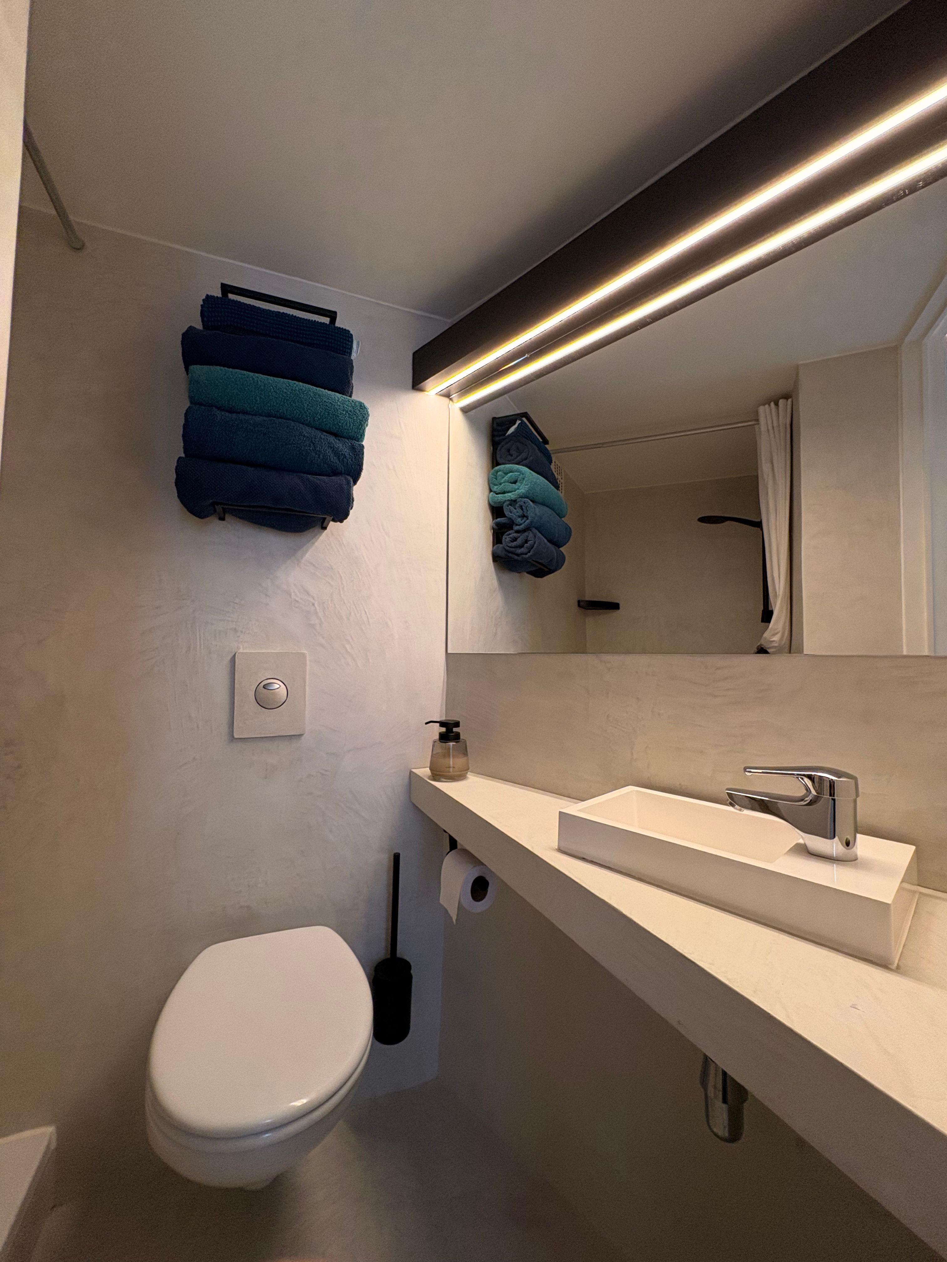 Handelspand met drie studio’s te koop op topligging in Gent foto 25