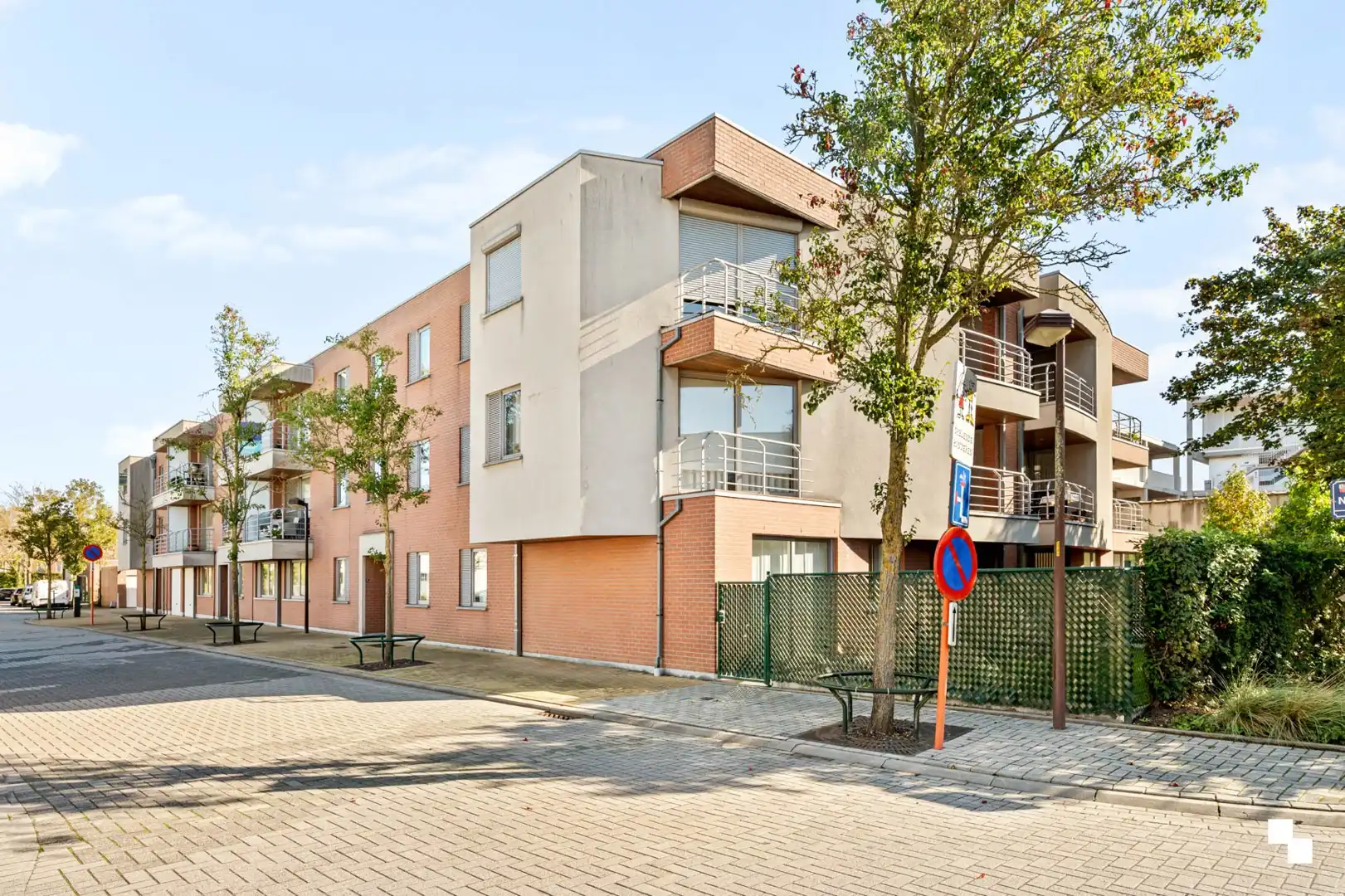 Instapklaar appartement in centrum Waregem foto {{pictureIndex}}