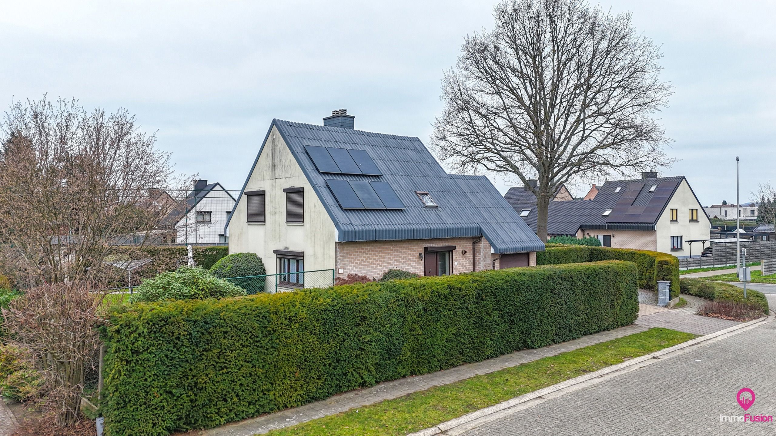 Ruime gezinswoning met 3 slaapkamers in rustige straat! foto {{pictureIndex}}