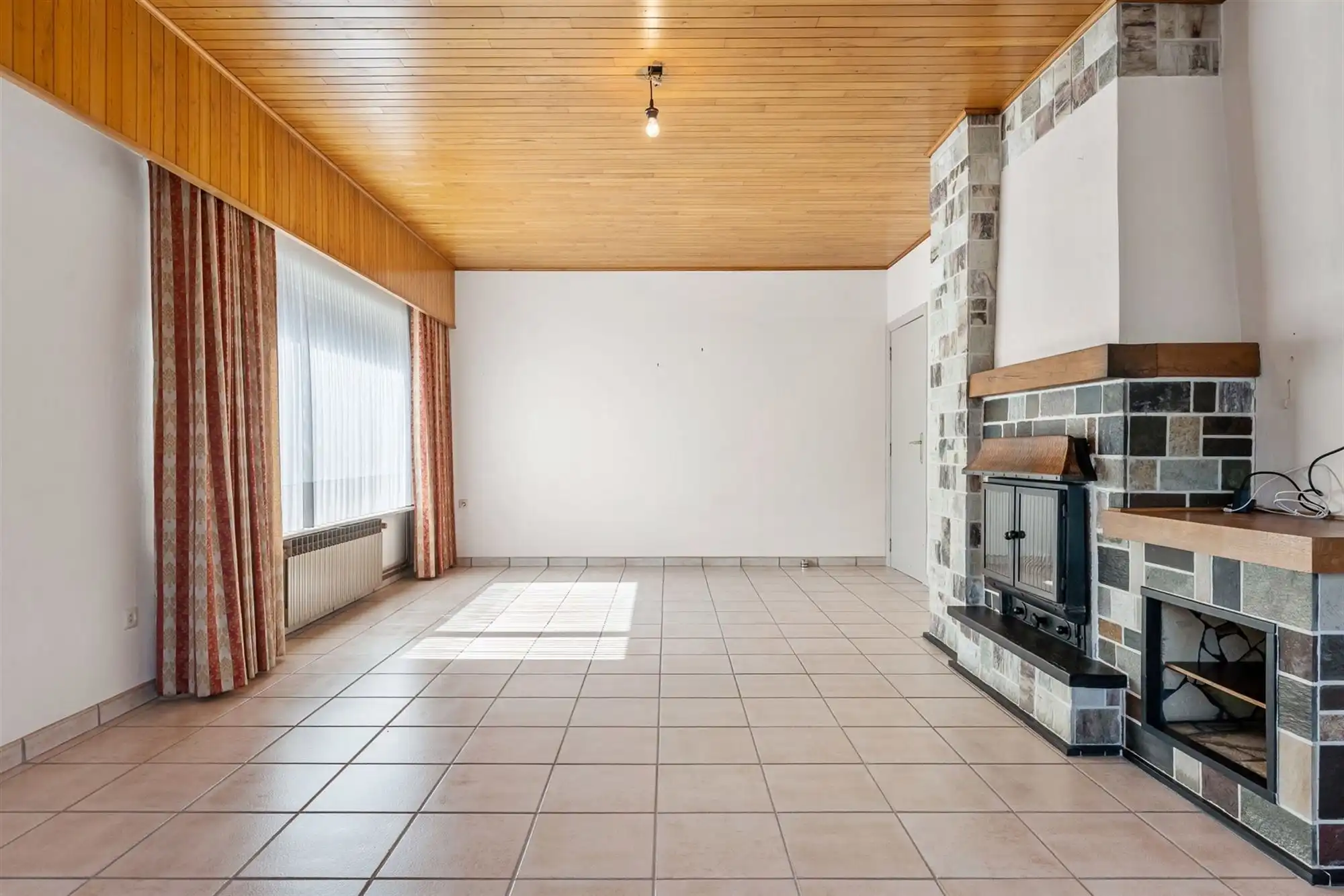 GOED ONDERHOUDEN GELIJKVLOERSE WONING MET 3 SLAAPKAMERS RUSTIG GELEGEN TE STAL foto 8