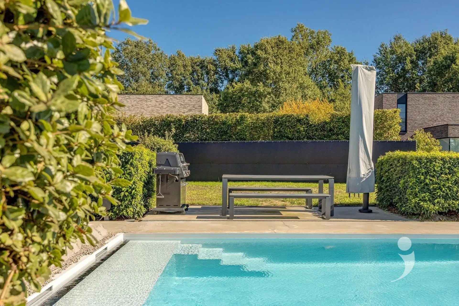 High-end architectenwoning met zwembad en prachtig zicht op de achterliggende weides foto 26