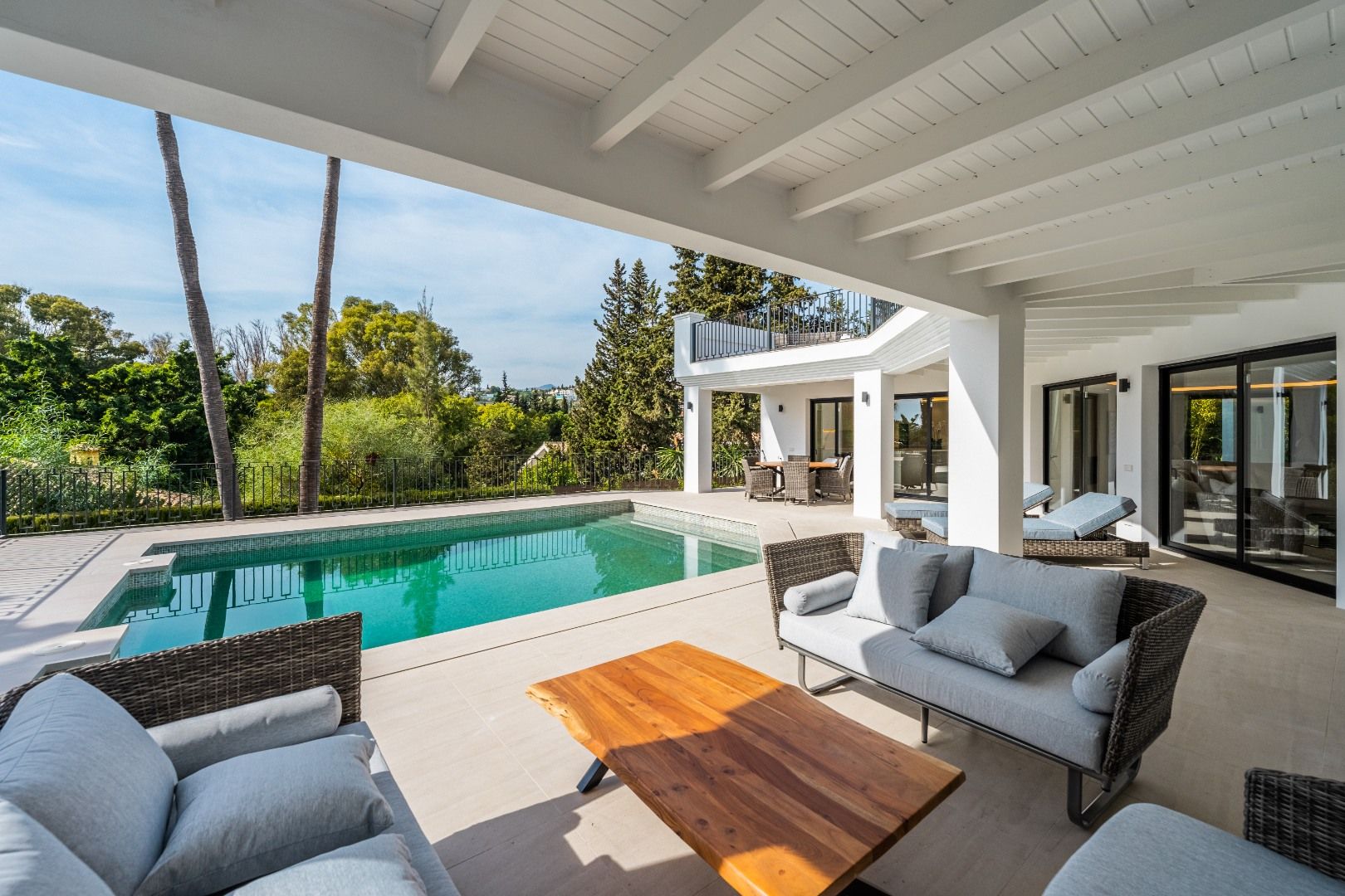 Uitmuntende mediterrane villa met modern interieur nabij El Paraiso, New Golden Mile of Estepona foto 3