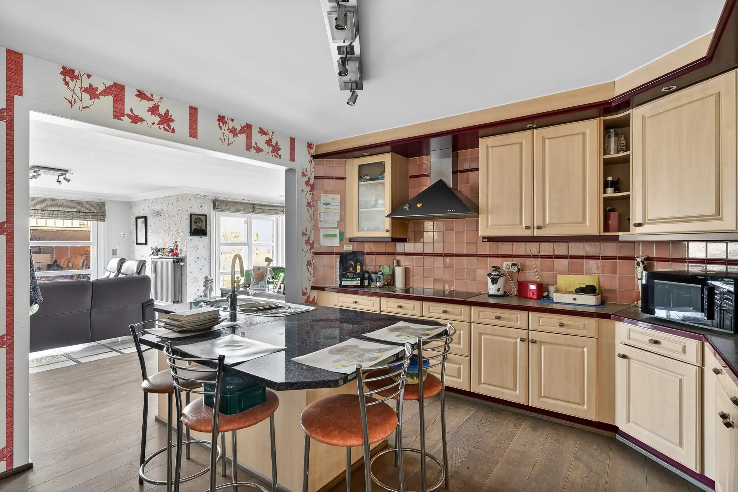 Handelshuis met loods op toplocatie foto 8