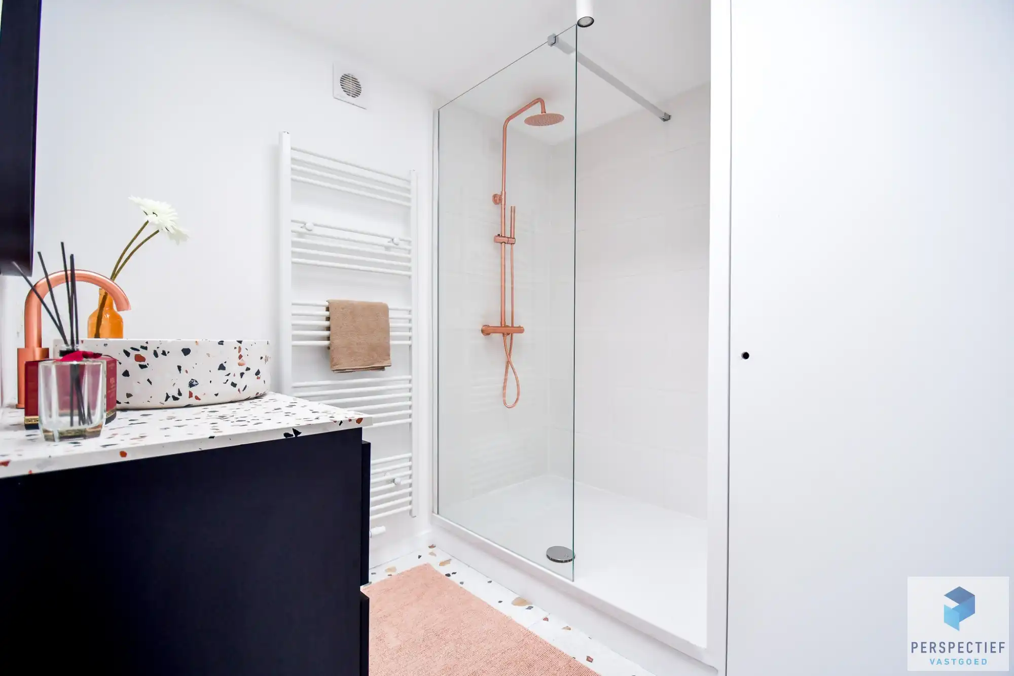 BEZOEKMOMENT ZATERDAG 31/01 VAN 15U TOT 16U30 | GERENOVEERDE woning met 3 slaapkamers en ZONGERICHTE tuin met uitweg en GARAGE foto 10