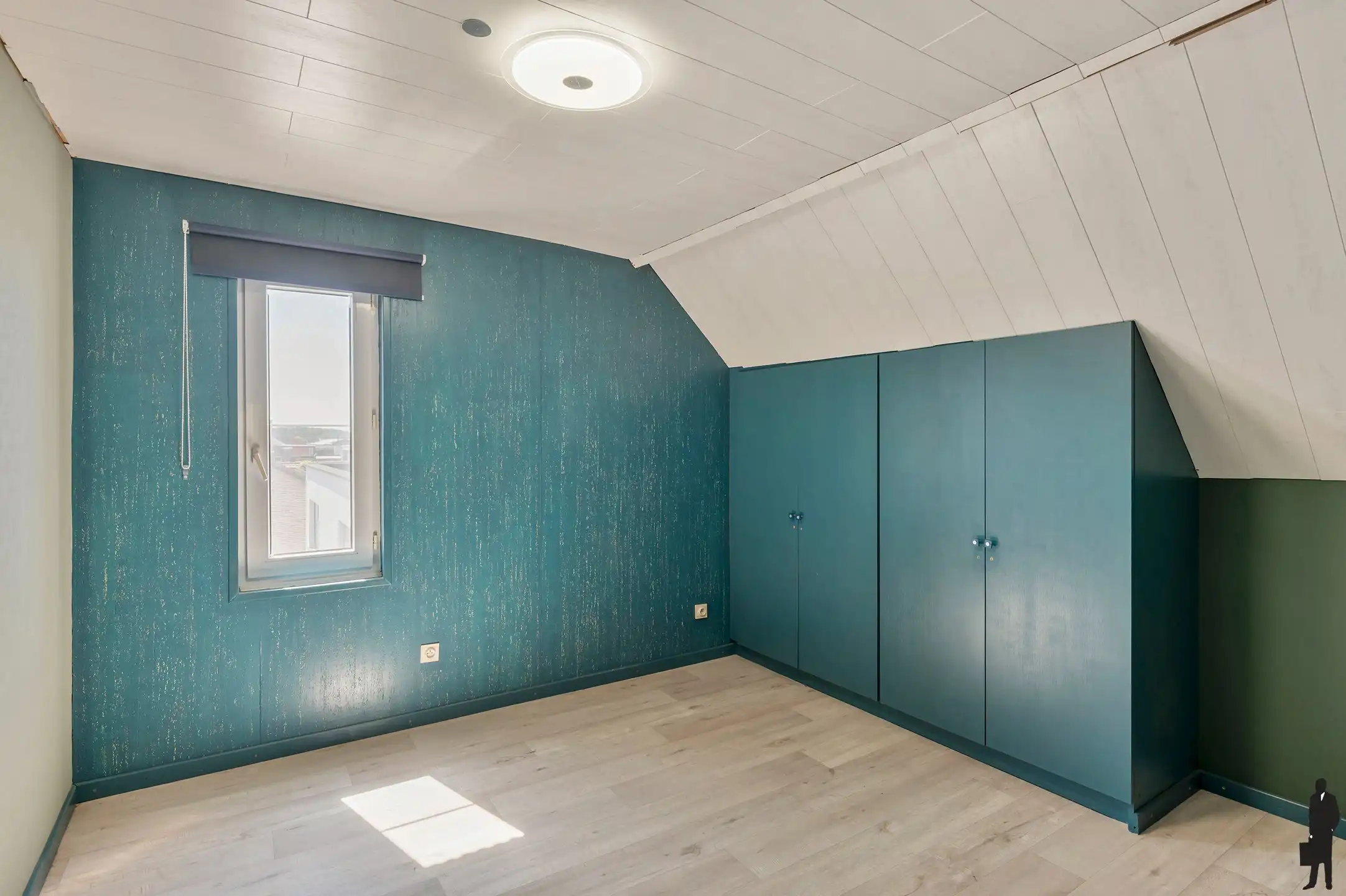 Rustig gelegen ruime gezinswoning met maar liefst 7 slaapkamers, meerdere garages en tal van praktische troeven. foto 21