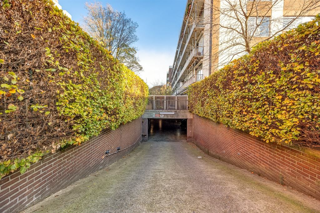 Ondergrondse autostaanplaats foto 8