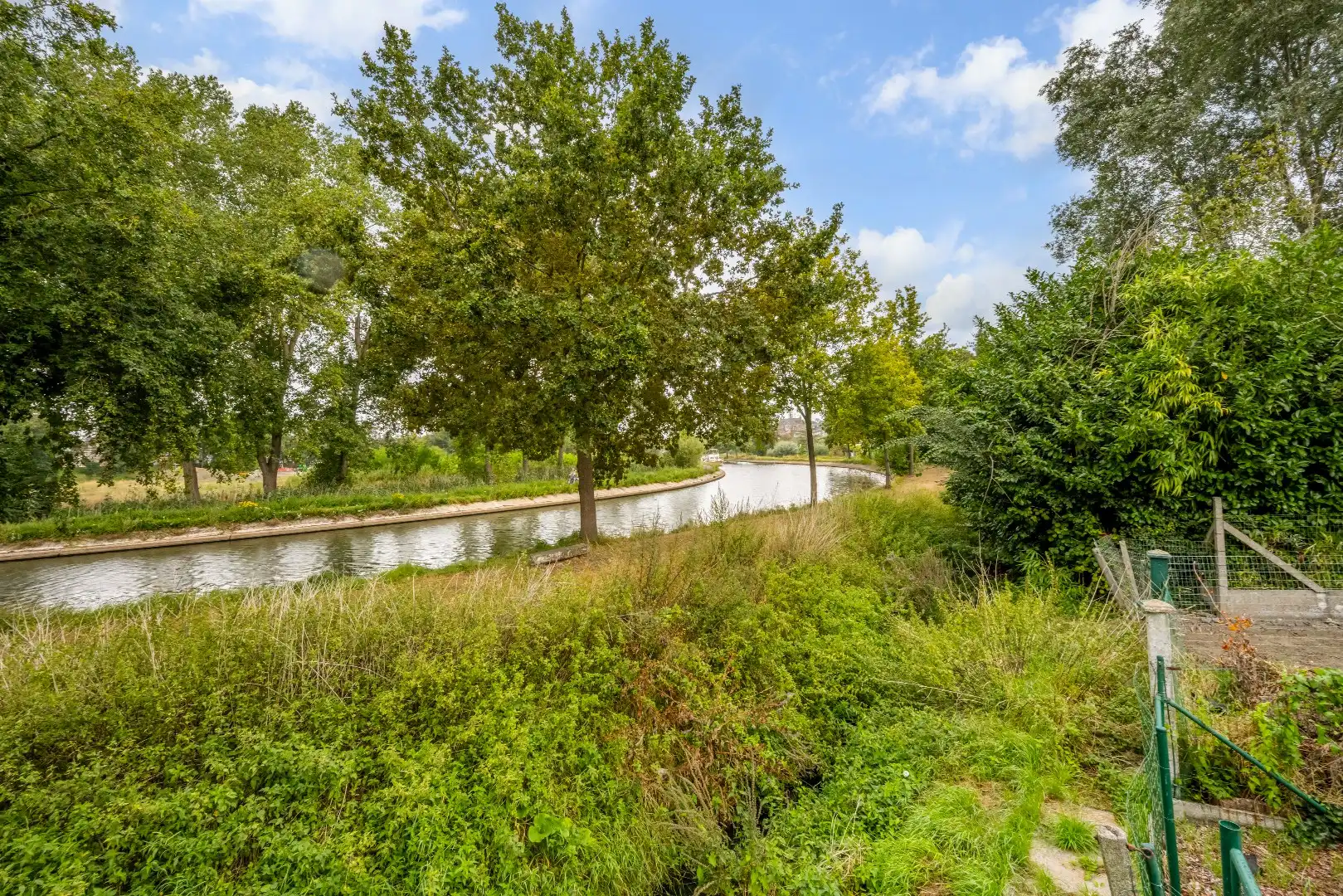 Verzorgde stadswoning met zicht over de Dendervalei foto 17