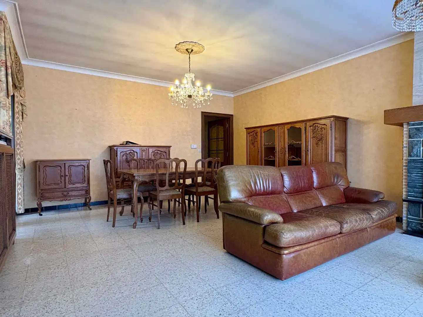 Gelijkvloerse woning op 408m² met 3slks, garage en tuin. foto 5