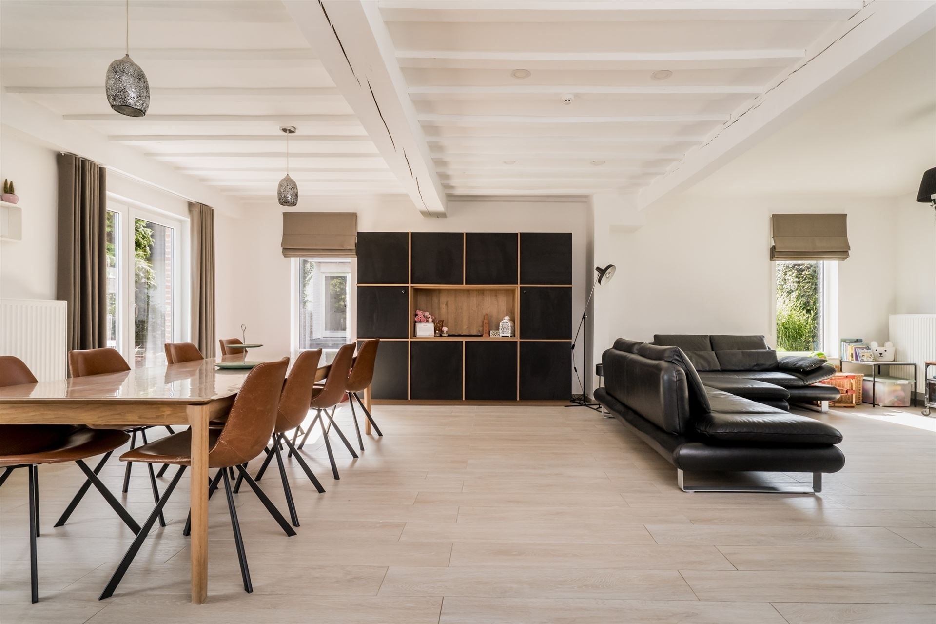 Ruime lichtrijke villa met 313 m² woonoppervlakte en prachtig groen uitzicht foto 6