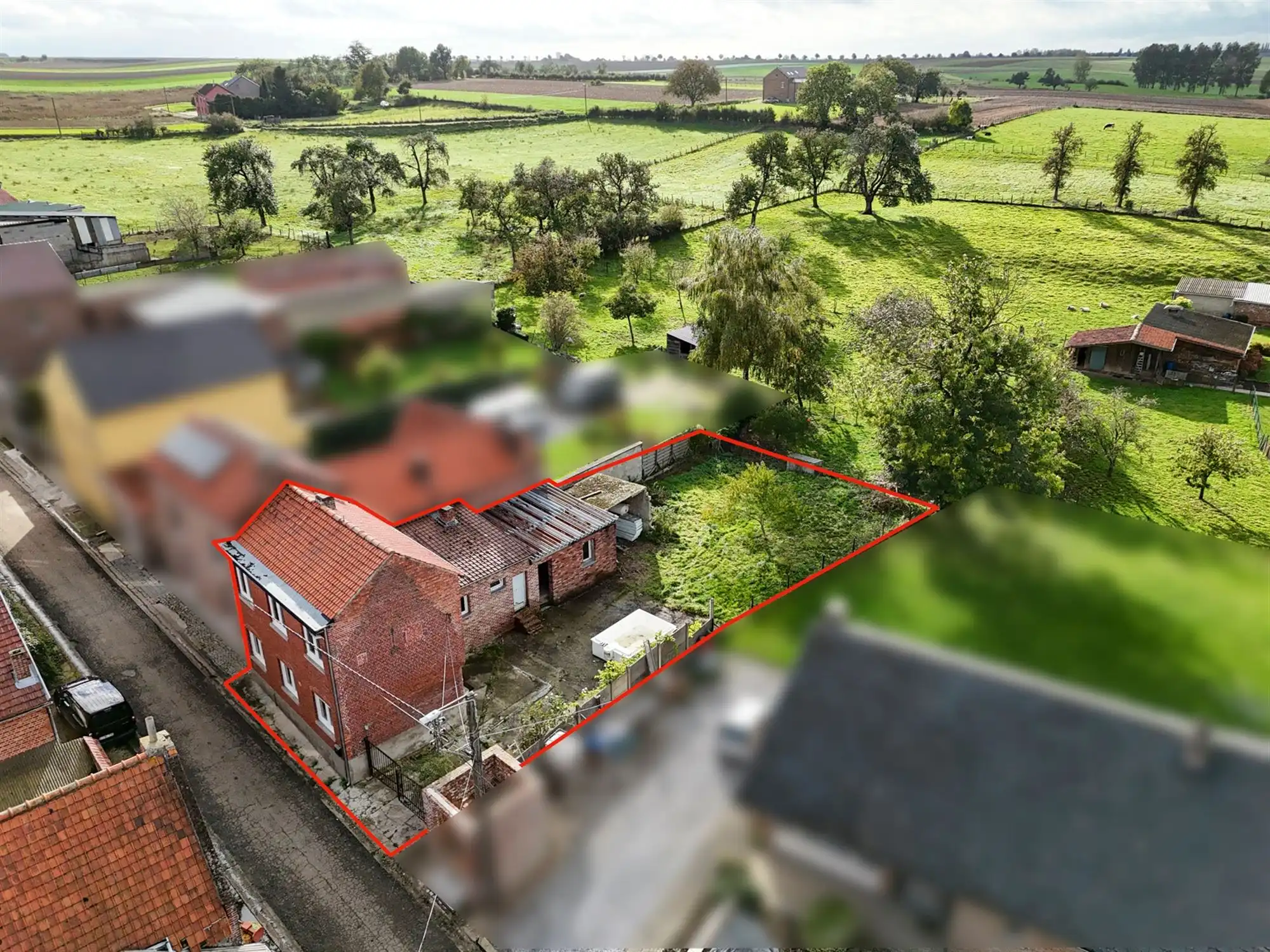Te renoveren woning in het groen foto 2