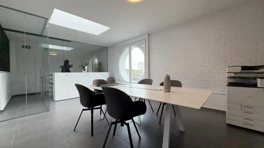 Mooi ingerichte kantoorruimte te huur in Wilrijk foto 12