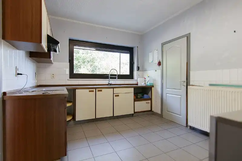Interessant renovatieproject in groene omgeving op een knap perceel van bijna 12 are foto 12