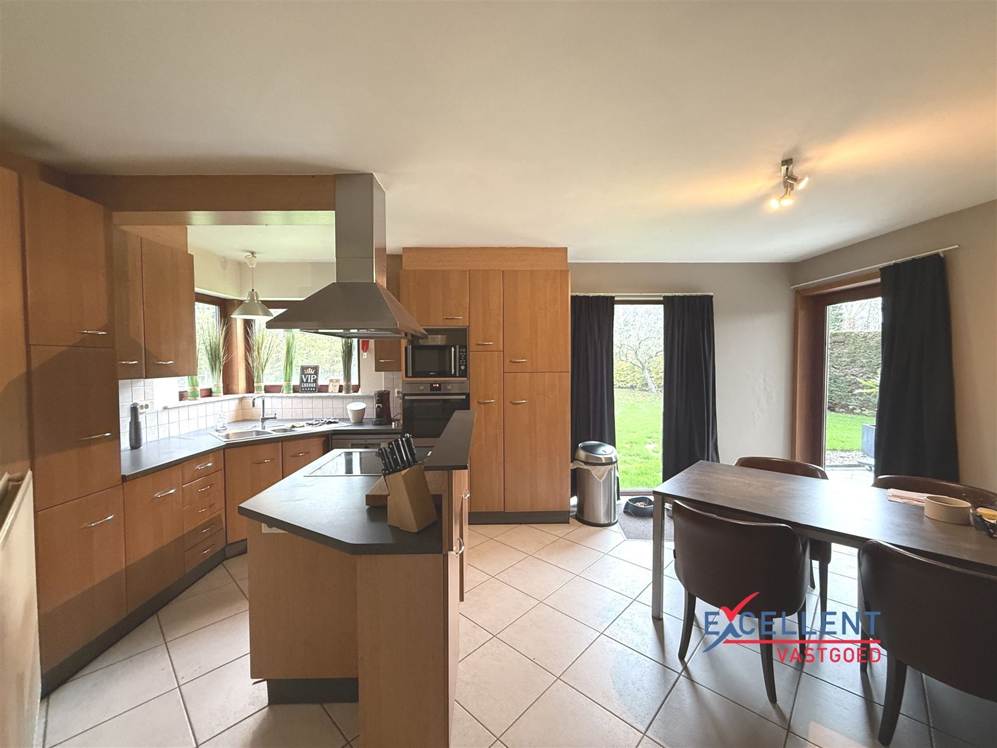 Rustig gelegen ruime villa te huur te Deinze! foto 4