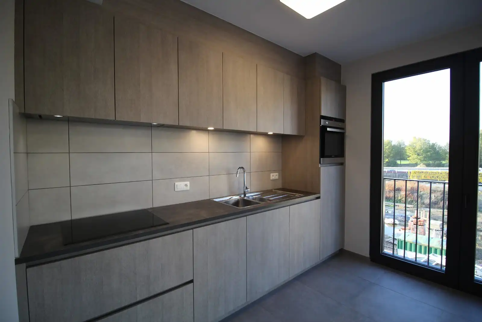 Instapklaar 1 slaapkamer appartement met zicht op de Leie foto 3