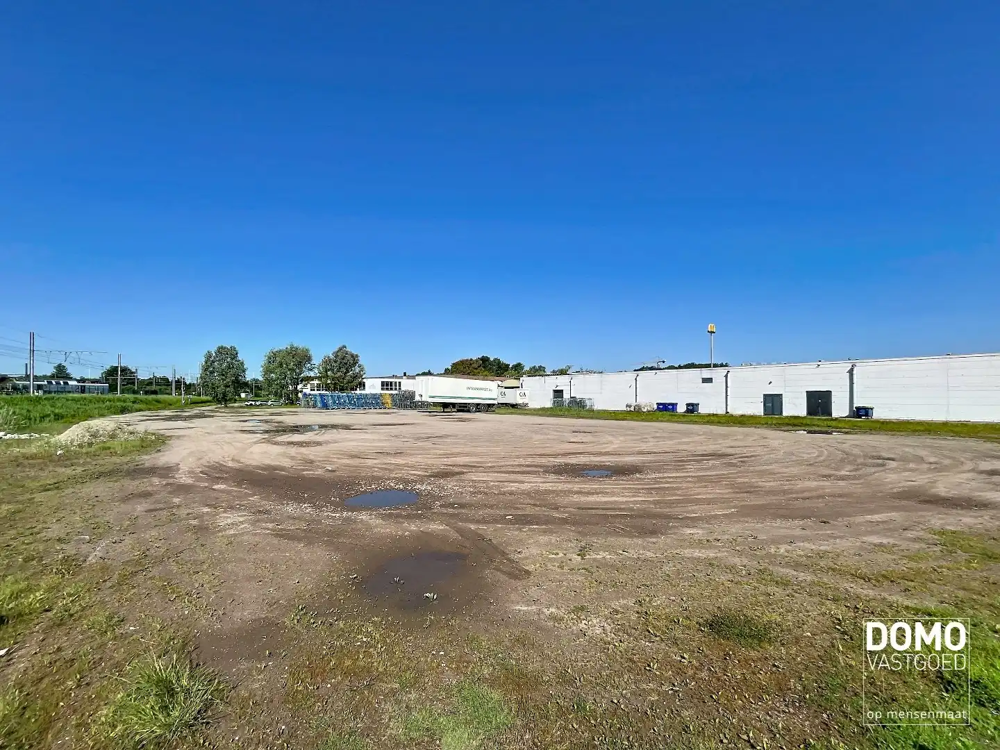 Ruim bedrijfsterrein te Hasselt met een oppervlakte van +/-55 are  foto {{pictureIndex}}