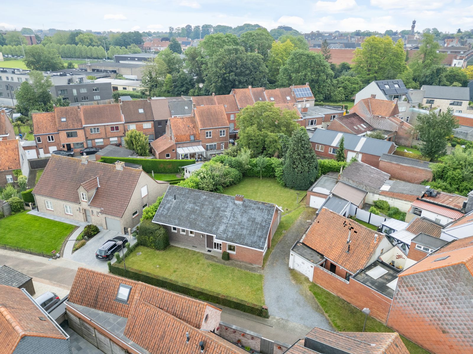 Alleenstaande, rustig gelegen te renoveren woning op meer dan 800 m² in het centrum foto 6