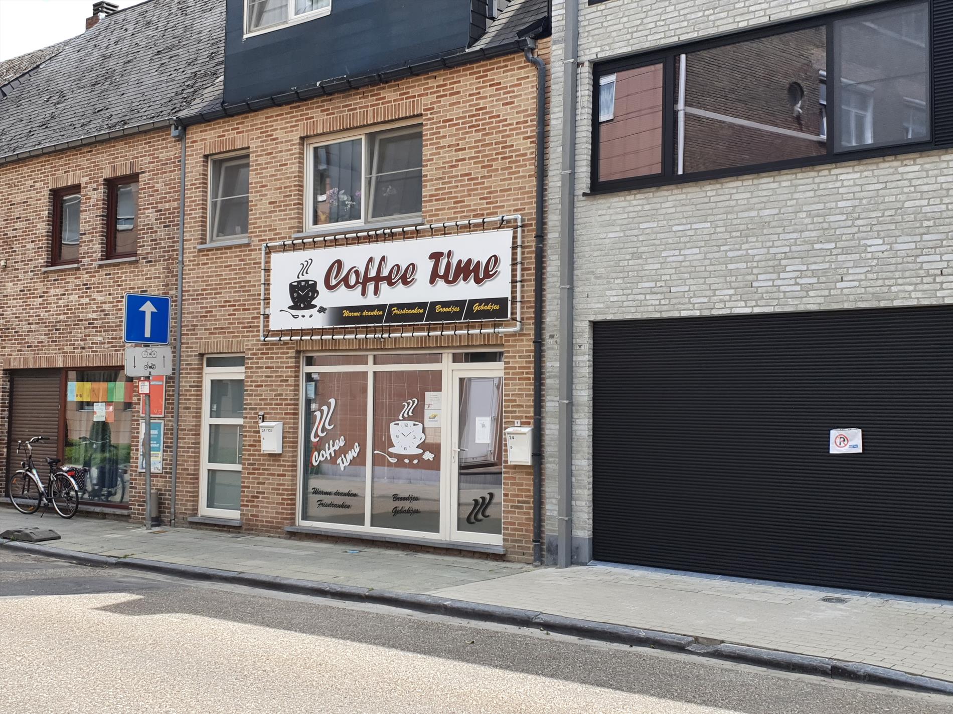 Recente handelsruimte in het centrum van Mol ! foto {{pictureIndex}}
