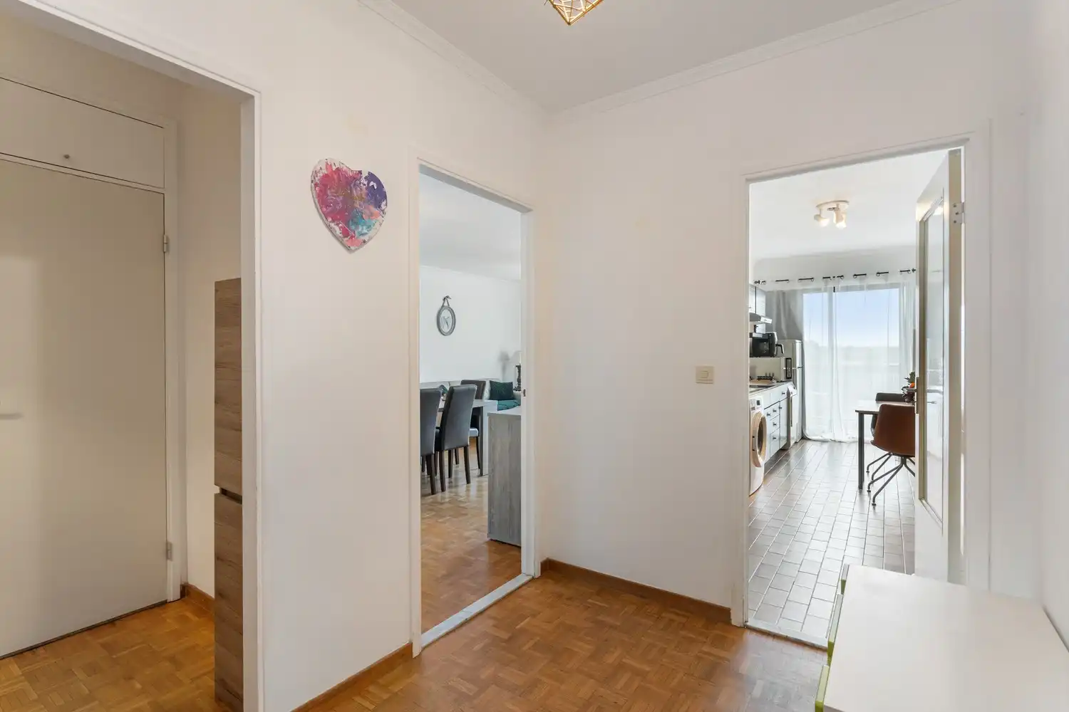 Centraal gelegen appartement met 2 slaapkamers, kelder en een autostaanplaats foto 9