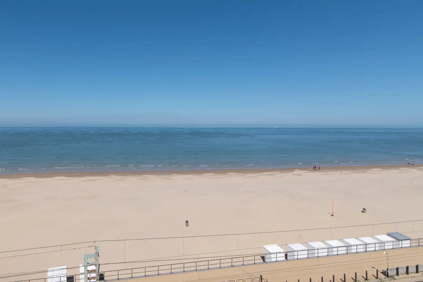 Modern 2 slaapkamer appartement met zeezicht aan de kust foto 19