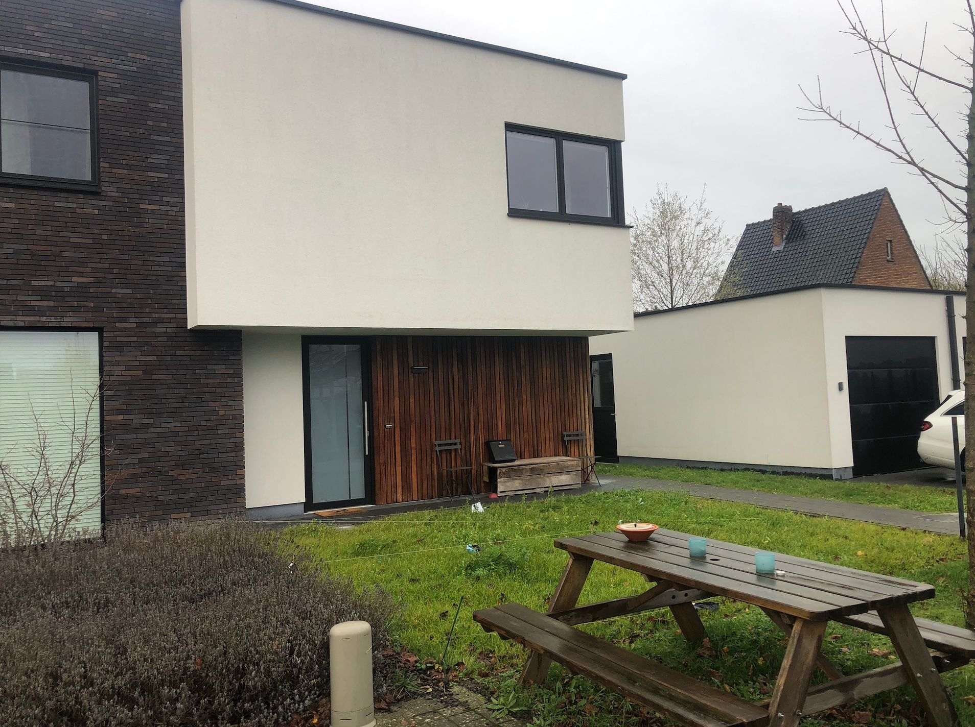 Recente gezinswoning in de Brugse stadsrand op wandelafstand van het station foto 2