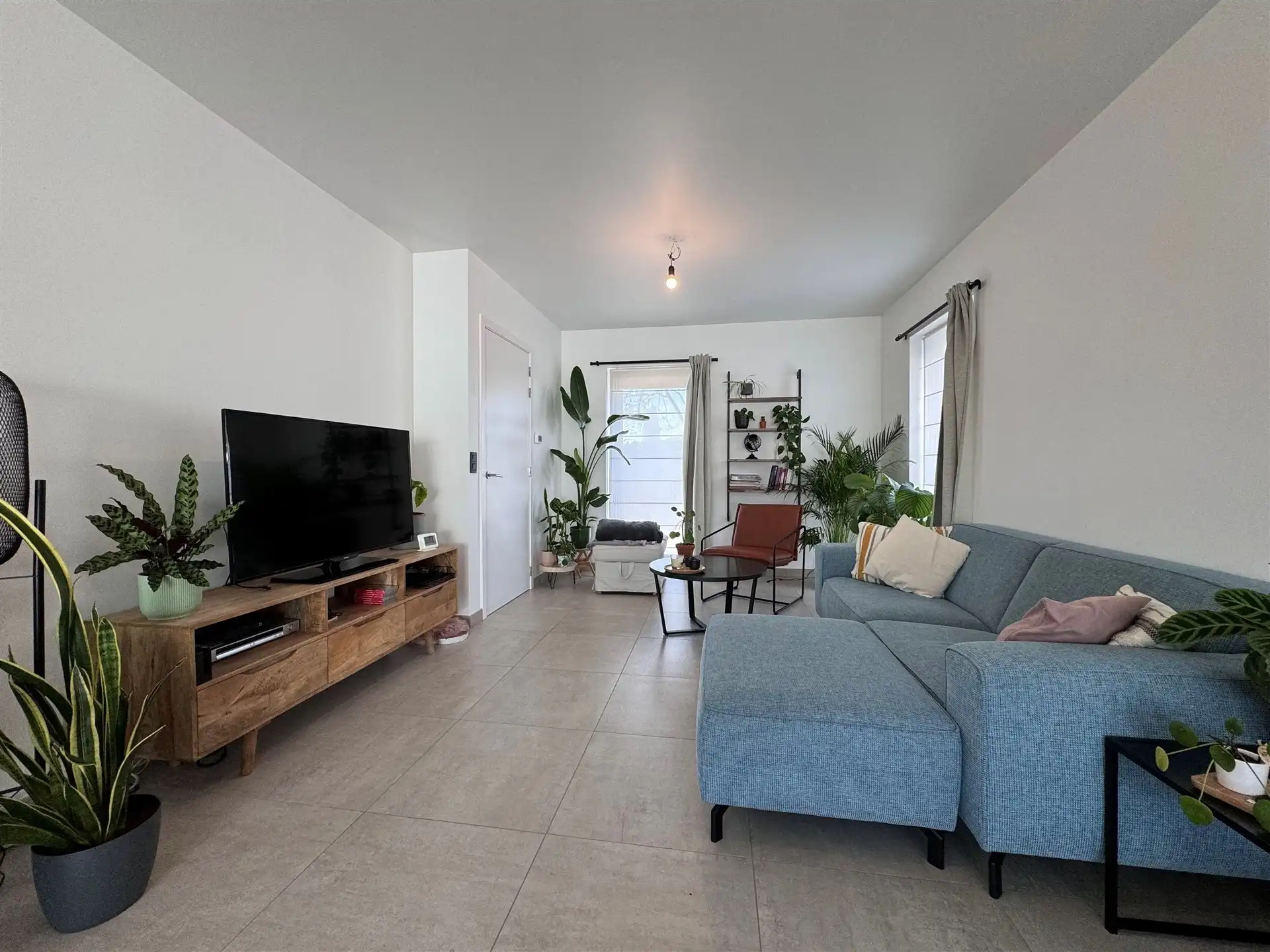 Moderne energiezuinige 3 slaapkamer woning met tuin en staanplaats. foto 4