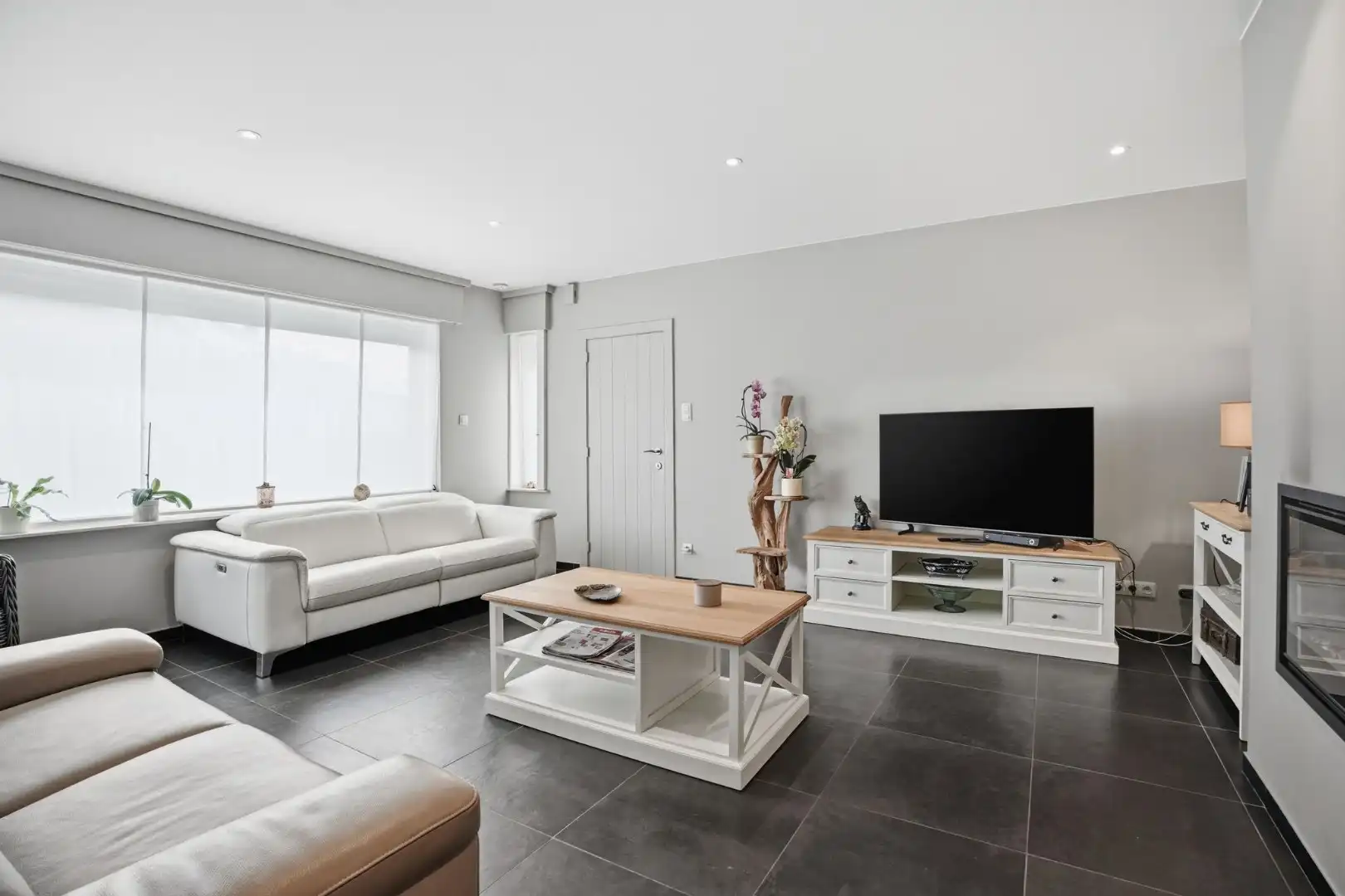 Grote halfopen woning met mogelijks 4 kamers, garage, zonnepanelen en tuin foto 11